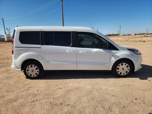 Used 2023 Ford Transit Connect XLT FWD image 4