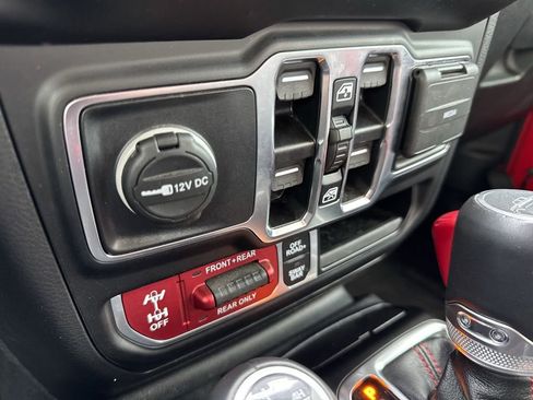 Used 2022 Jeep Gladiator Rubicon w/ Cold Weather Group AWD/4WD image 14