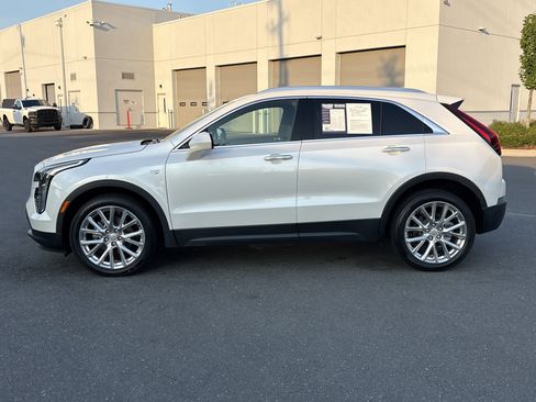 Used 2022 Cadillac XT4 Luxury w/ Cold Weather Package AWD/4WD image 6