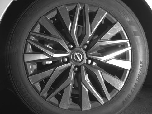 Used 2025 Nissan Altima 2.5 SV image 12