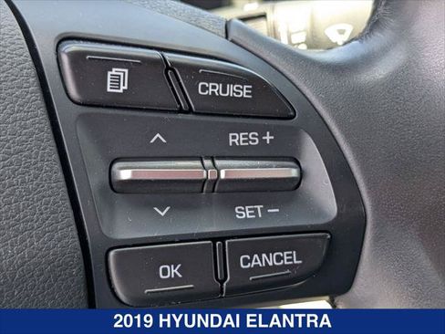 Used 2019 Hyundai Elantra Limited FWD image 15