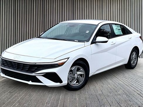 New 2026 Hyundai Elantra SE FWD image 2