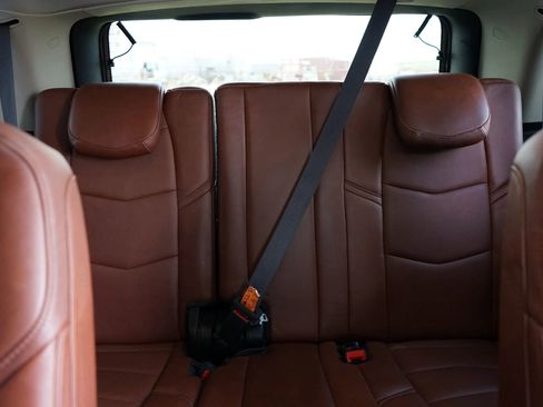 Used 2016 Cadillac Escalade Luxury image 39