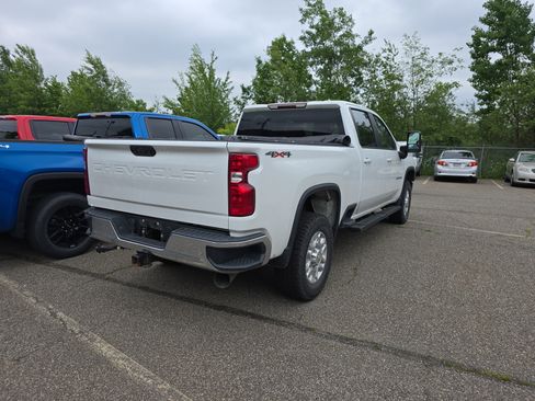 Used 2021 Chevrolet Silverado 2500 LT w/ Fleet Comfort Package AWD/4WD image 4