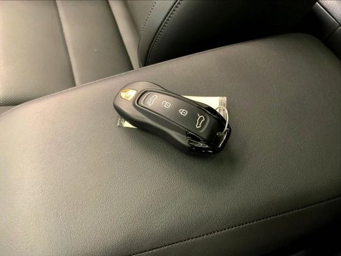 Used 2025 Porsche Macan Electric image 20