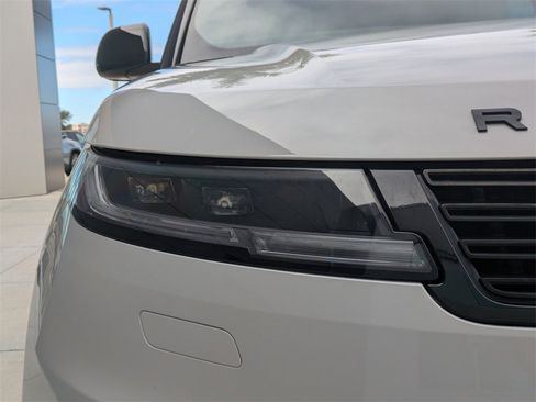 Used 2024 Land Rover Range Rover Sport SE image 10
