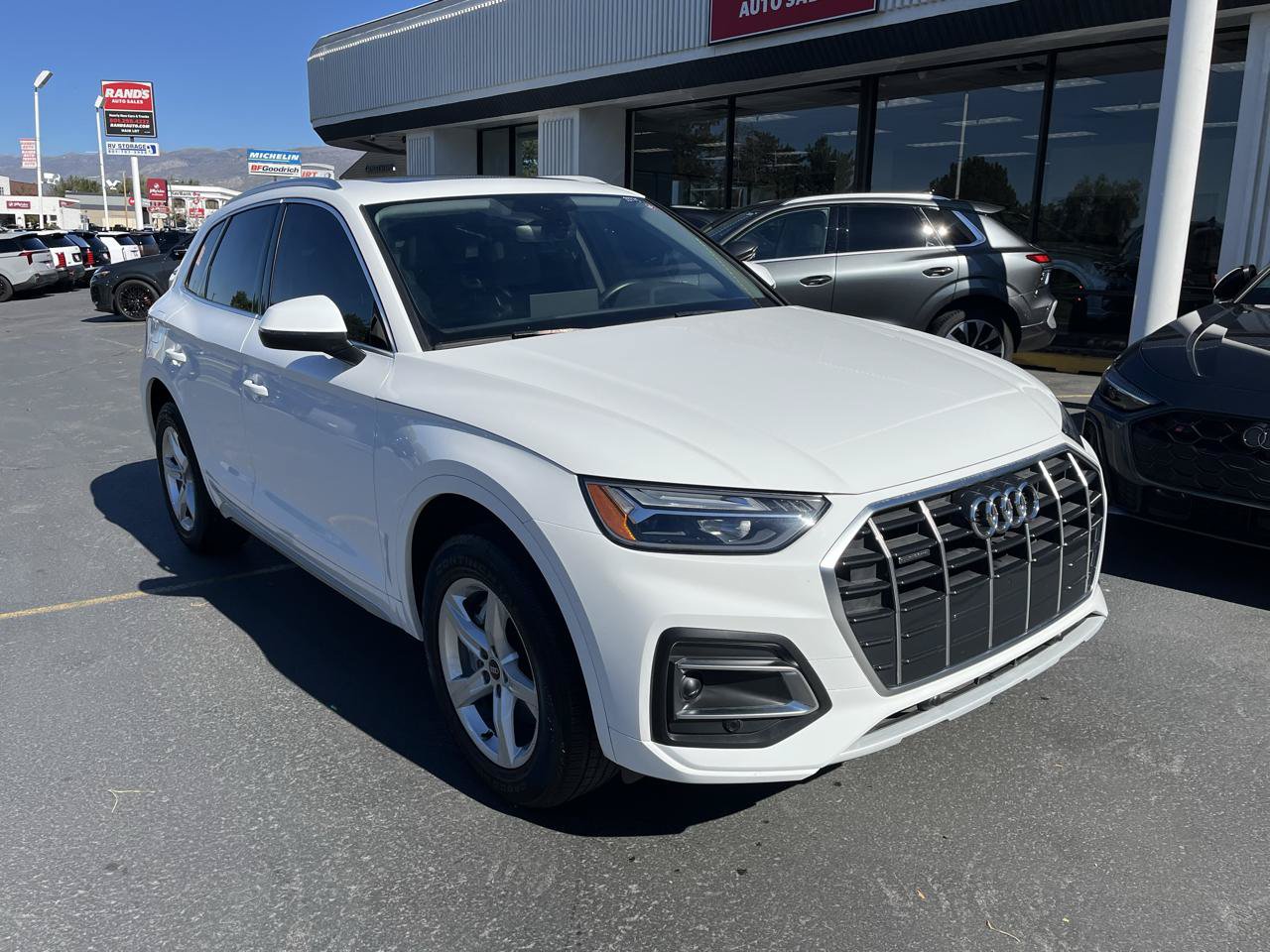 Used 2023 Audi Q5 2.0T Premium w/ Convenience Package AWD/4WD image 2