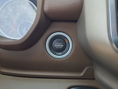 Used 2019 RAM 1500 Laramie AWD/4WD image 25