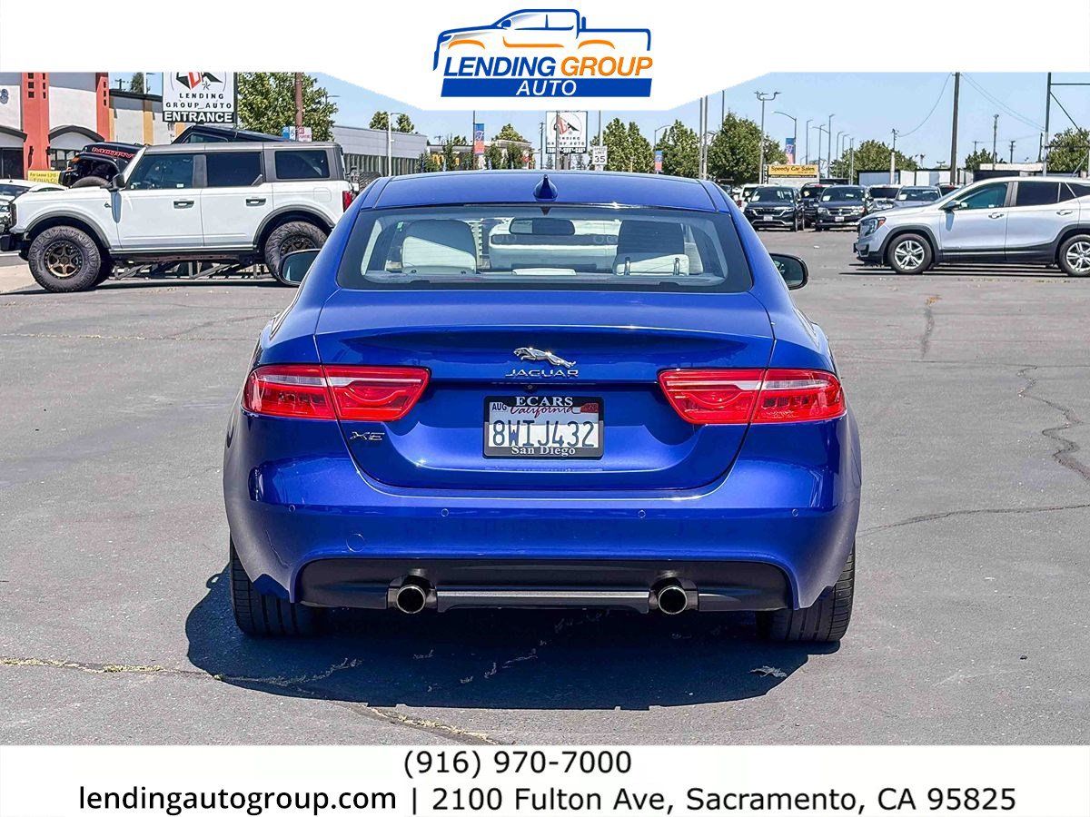 Used 2017 Jaguar XE Premium RWD image 3
