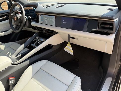 New 2024 Porsche Macan 4 Electric image 18