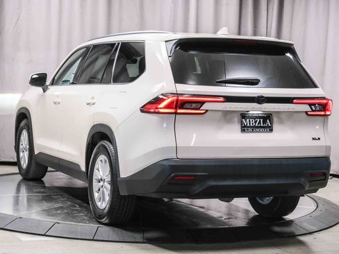 Used 2024 Toyota Grand Highlander FWD image 2