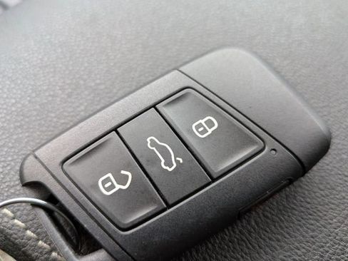Certified 2025 Volkswagen Taos S FWD image 30