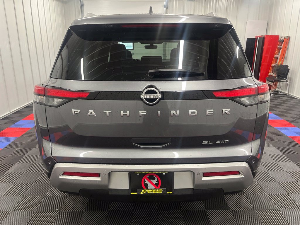 Used 2025 Nissan Pathfinder SL AWD/4WD image 4
