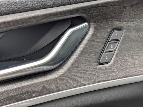 New 2025 Jeep Grand Cherokee Limited w/ Luxury Tech Group II image 12