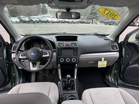 Used 2017 Subaru Forester 2.5i image 10