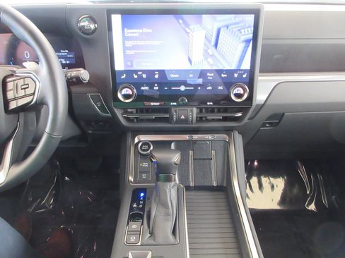 Used 2025 Lexus GX 550 w/ Cold Area Package AWD/4WD image 39