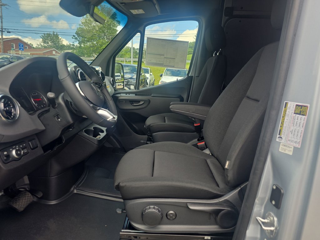 New 2026 Mercedes-Benz Sprinter 2500 image 9