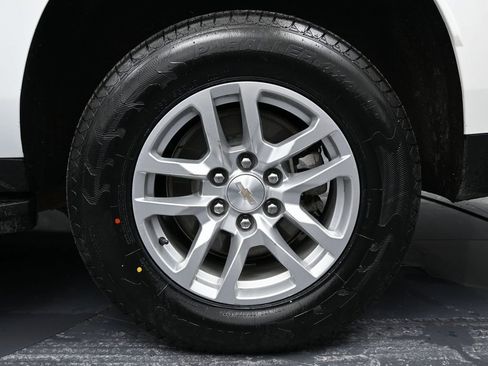 Used 2023 Chevrolet Suburban LT image 12