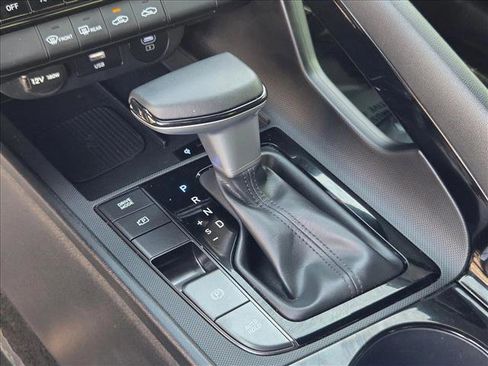 Used 2025 Hyundai Elantra SEL image 12