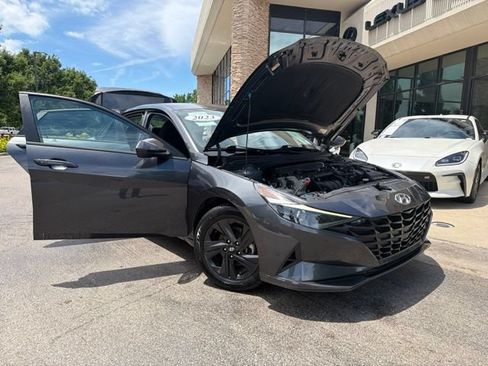 Used 2023 Hyundai Elantra SEL FWD image 12