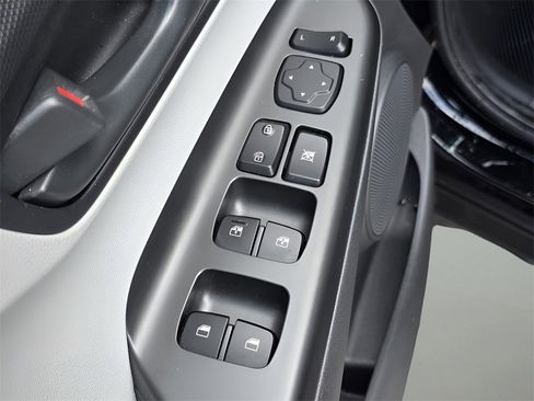 Used 2023 Hyundai Kona SEL image 18