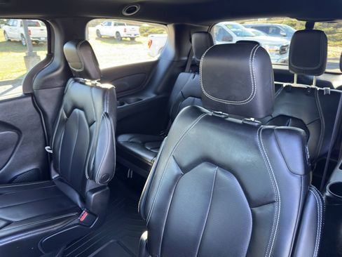 Used 2023 Chrysler Pacifica Touring-L w/ S Appearance Package image 27