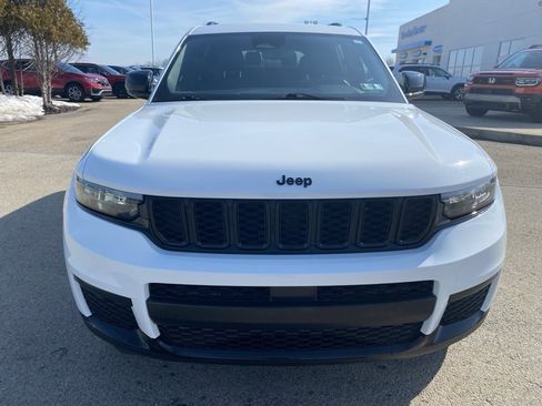 Used 2023 Jeep Grand Cherokee L Laredo image 8