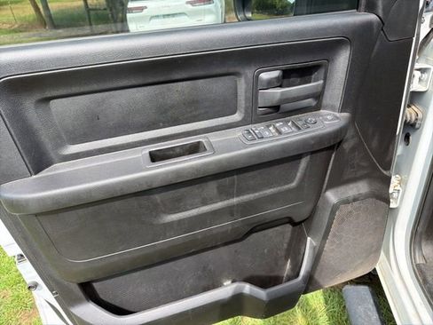 Used 2024 RAM 2500 Tradesman w/ Chrome Appearance Group AWD/4WD image 16