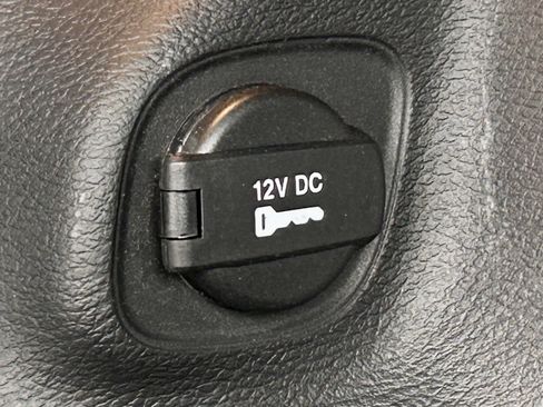 Used 2020 Jeep Cherokee Latitude Plus w/ Cold Weather Group AWD/4WD image 10