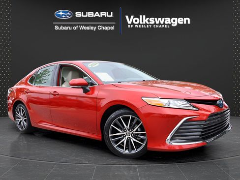 Used 2024 Toyota Camry XLE FWD image 1