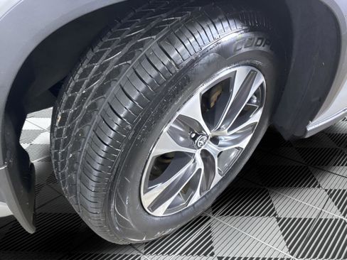 Used 2022 Toyota Highlander XLE image 9