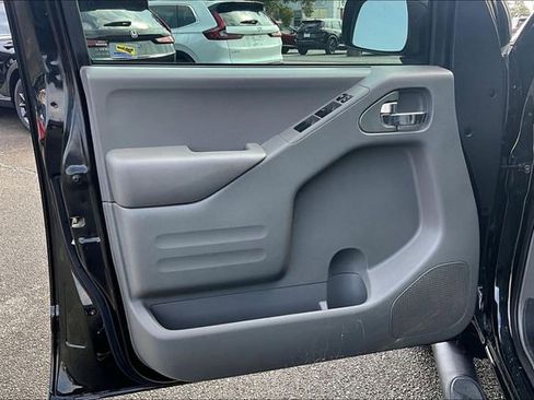 Used 2021 Nissan Frontier SV w/ Midnight Edition Floor Mats image 17