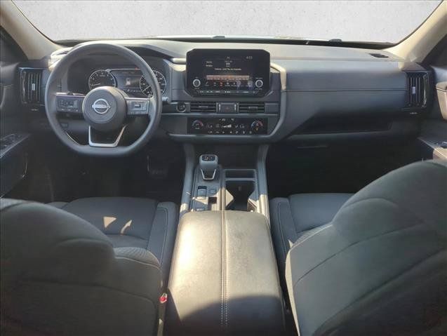 Used 2025 Nissan Pathfinder S FWD image 25