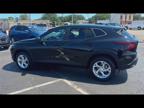 Used 2025 Chevrolet Trax LS w/ LS Convenience Package FWD image 6