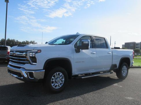 Used 2024 Chevrolet Silverado 2500 LTZ w/ LTZ Plus Package image 3