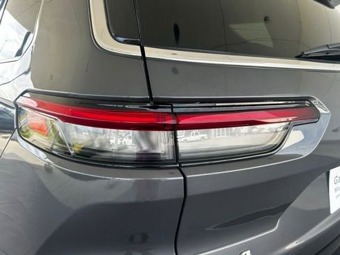 Used 2024 Jeep Grand Cherokee L Limited w/ Luxury Tech Group II image 16