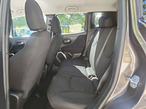 Used 2018 Jeep Renegade Latitude image 28