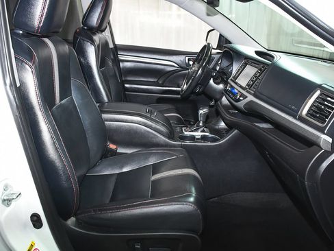 Used 2019 Toyota Highlander SE AWD/4WD image 52