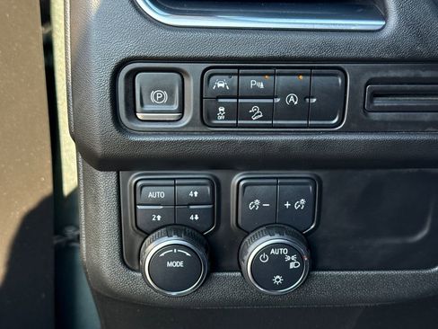 Used 2023 Chevrolet Suburban Premier image 35