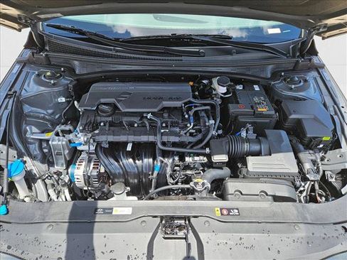 New 2025 Hyundai Elantra Sport image 17