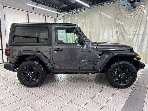 Used 2022 Jeep Wrangler Sport AWD/4WD image 2