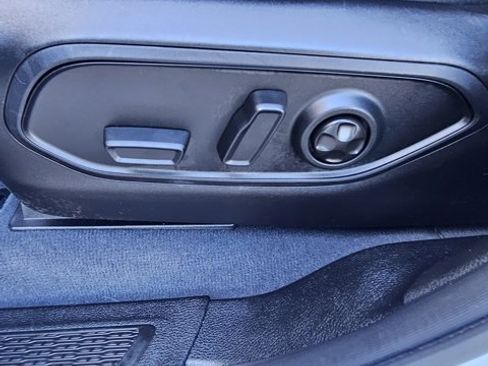 Used 2023 Jeep Grand Cherokee L Limited w/ Black Appearance Package image 12