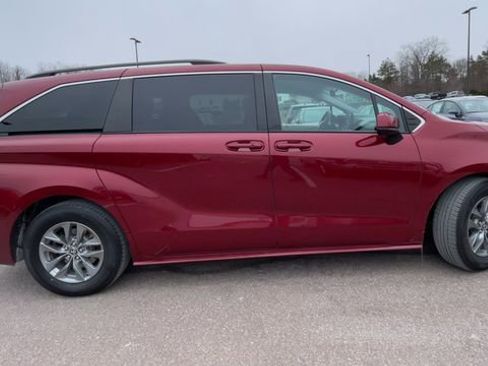 Used 2022 Toyota Sienna LE image 9