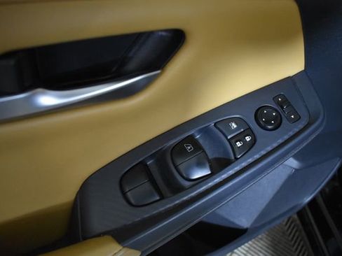 Certified 2023 Nissan Sentra SV w/ SV Premium Package FWD image 8