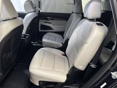 Used 2022 Kia Telluride EX w/ EX Premium Package AWD/4WD image 13