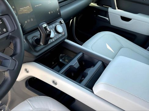 New 2026 Land Rover Defender 110 X-Dynamic SE image 11