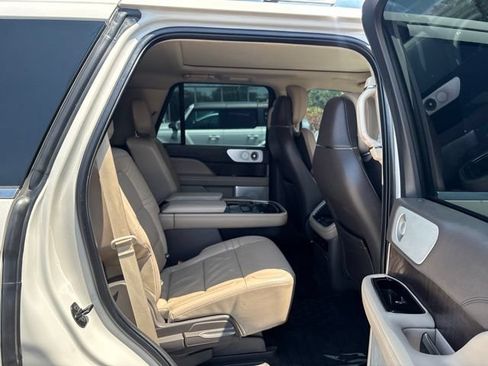 Used 2022 Lincoln Navigator Reserve AWD/4WD image 40
