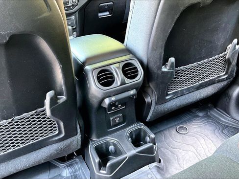 Used 2024 Jeep Wrangler Unlimited Rubicon w/ Capability Package AWD/4WD image 39