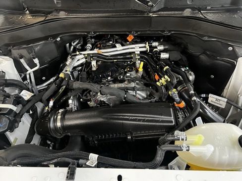 Used 2025 Ford Explorer Active w/ Active Comfort Package image 33