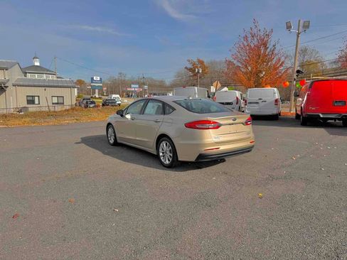 Used 2019 Ford Fusion SE image 5